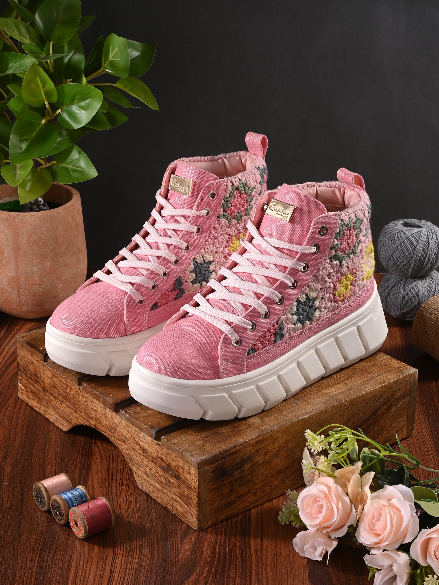 Women's Senorita Pink Canvas Floral Crochet Sneakers
