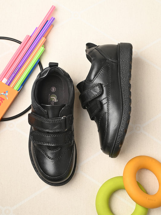 School Shoes With Dual-Size Technology